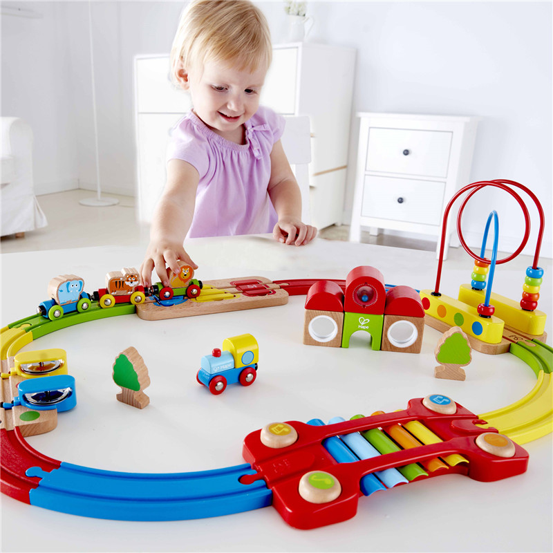 Hape इंद्रधनुष पहेली रेलवे | Toddlers के लिए ट्रेन खिलौना,
